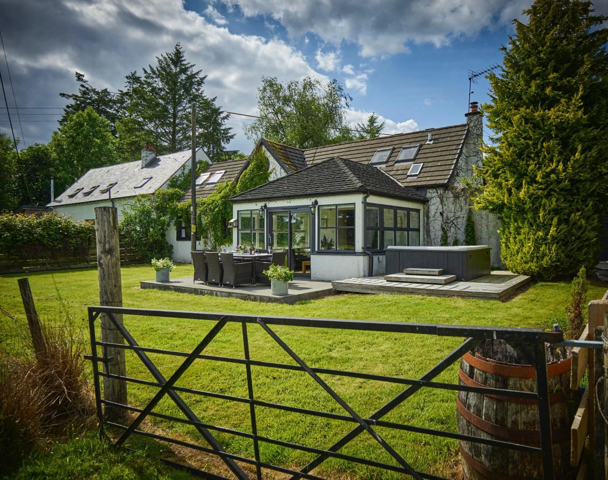 Lochend Chalets Port Of Menteith Exteriör bild